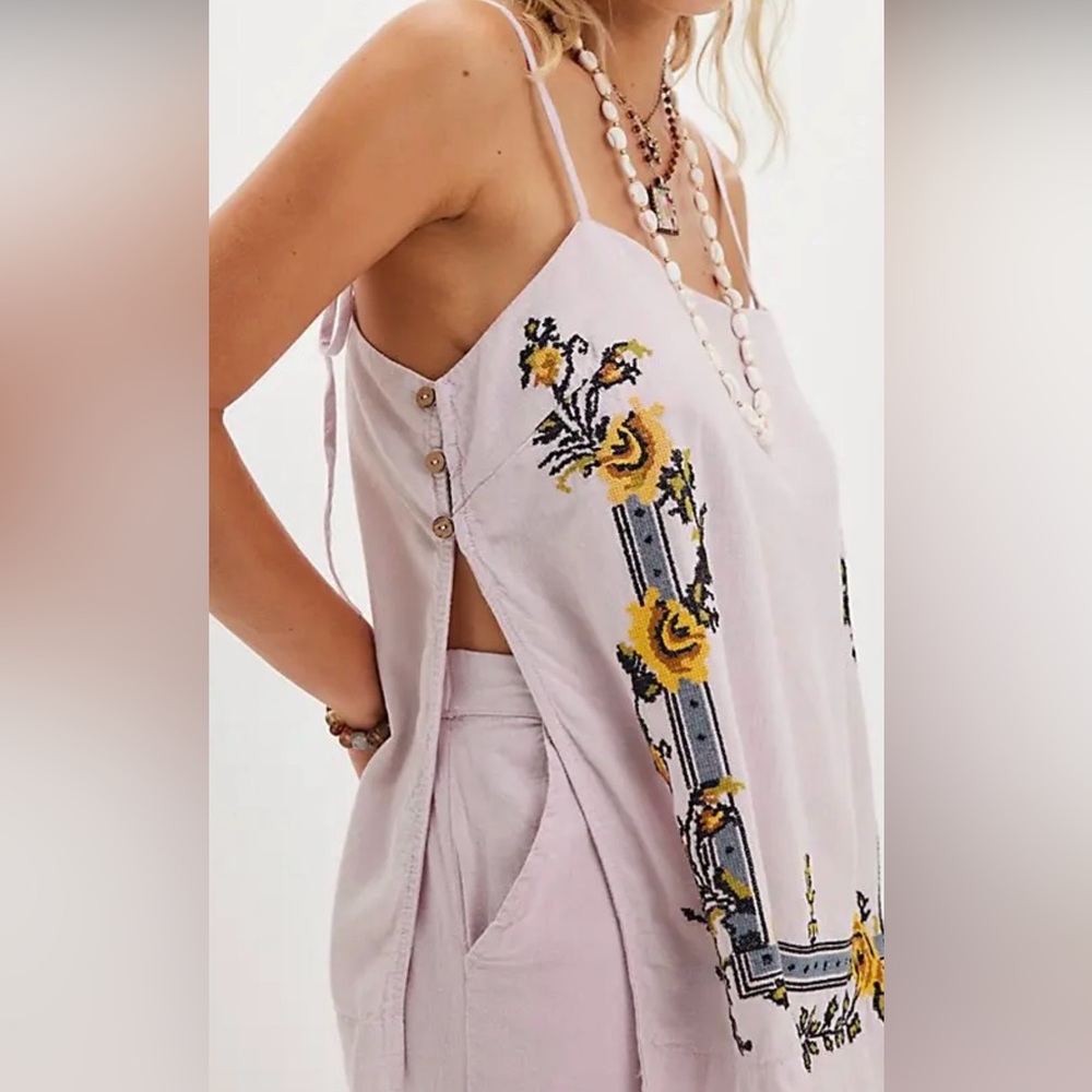 Z46. New Free PEOPLE
Sightseer Embroidered Linen Floral Embroidered Tank Top - Picture 2 of 5